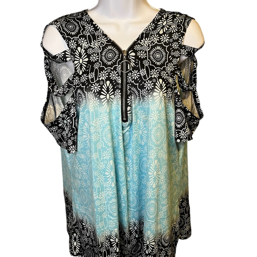 Womans cold shoulder top with zip